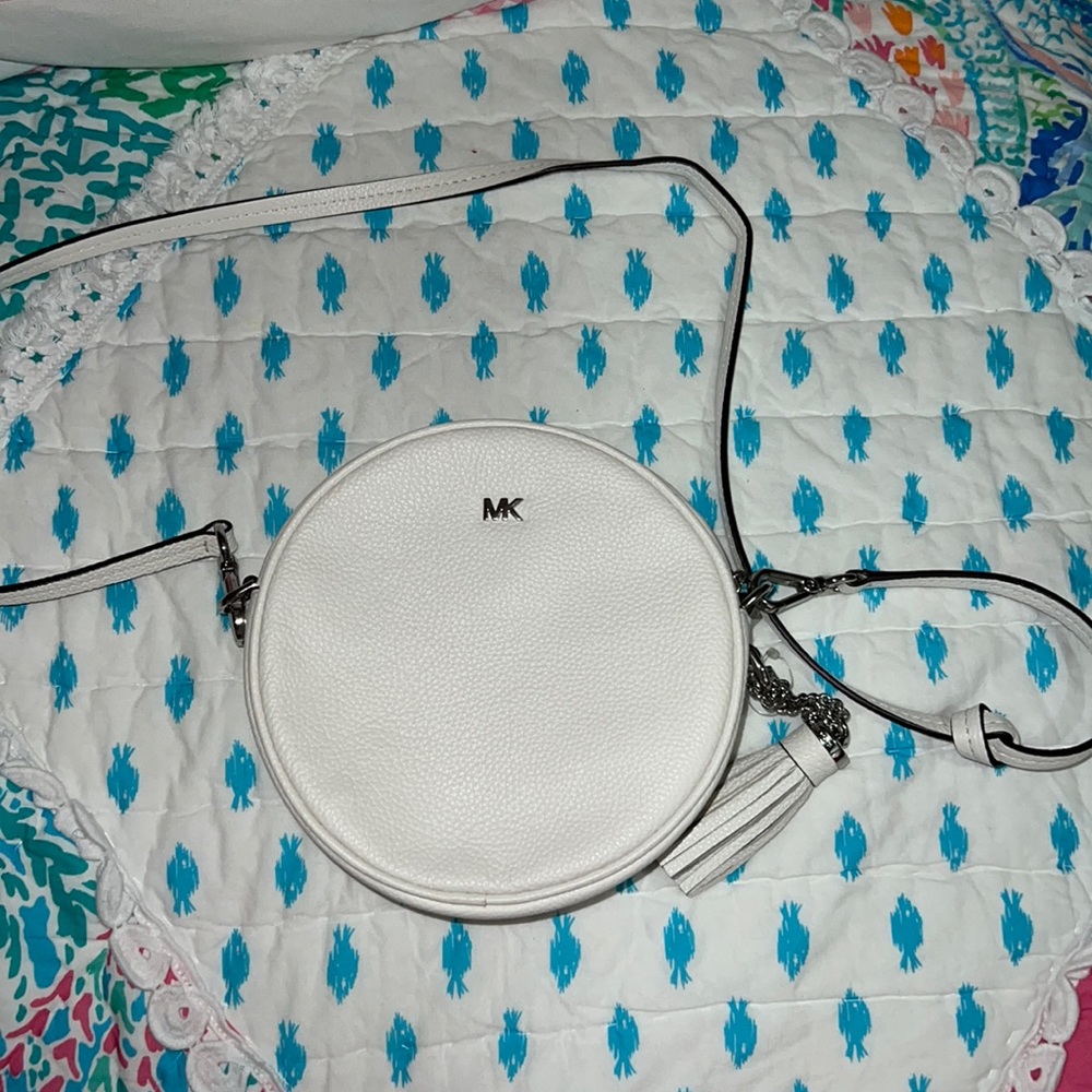 Micheal Kors round purse